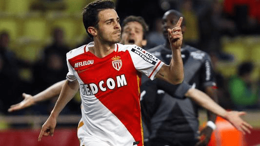  姆巴佩梅开二度助球队逆转取胜  