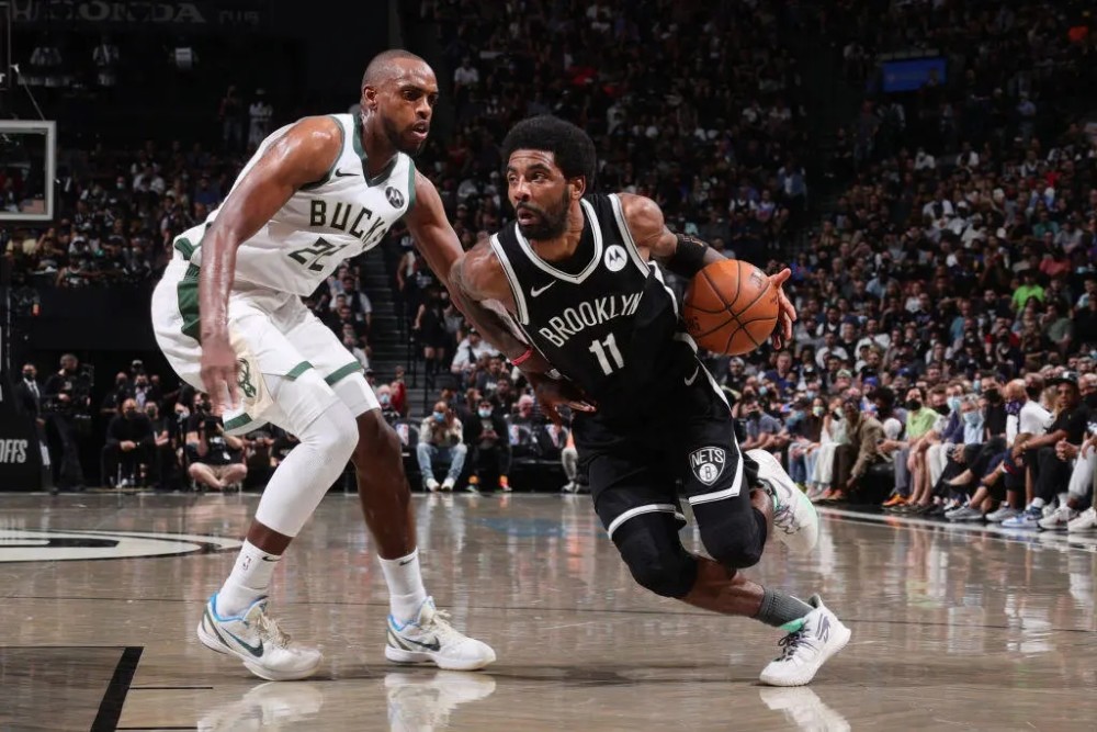  霍勒迪抢断制胜雄鹿险胜篮网